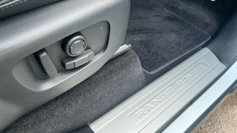 Land Rover Range Rover Sport 3.0 D300 HSE Silver 5dr Auto Diesel Estate